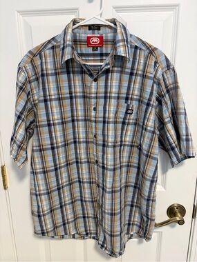ECKO men’s short sleeve shirt. Size M. “The Dwyer”  Plaid.  Excellent condition